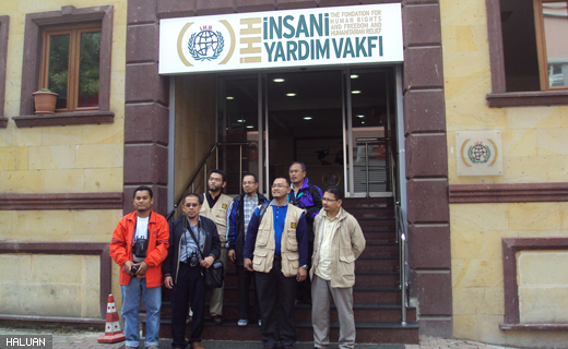 Relawan Malaysia bergabung di bawah NGO utama Turki - Insani Yardim Vakfi.