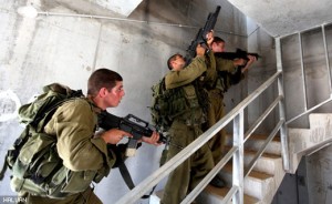 Gambar hiasan - Askar Yahudi dalam latihan perang dalam bandar di selatan negara haram Israel