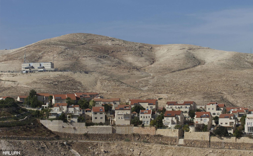 Pemandangan penempatan Yahudi di Ma'ale Adumim, berlatarbelakang kawasan E1.