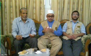 Abu Wael (kiri) bersama Ustaz Jamalulail (tengah) dan Dr Syed Haleem (kanan)