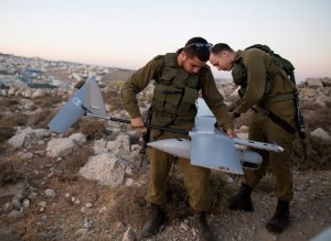 Tentera Zionis menggunakan dron bagi menegesan tiga pemuda Yahudi yang hilang.