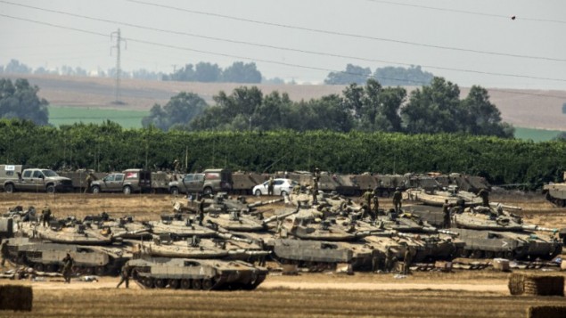 Tentera Zionis bersedia dengan kereta kebal Merkava di sempadan Gaza.