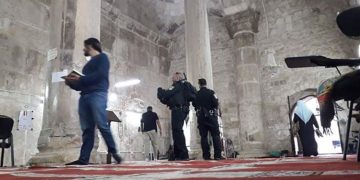Polis Zionis serbu masuk dewan solat Bab al-Rahmah