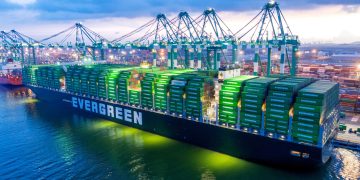 Syarikat Gergasi Gantung Laluan ke Laut Merah