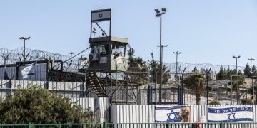 Warga Israel Menyerbu Sde Teiman Untuk Melindungi Pegawai Penjara